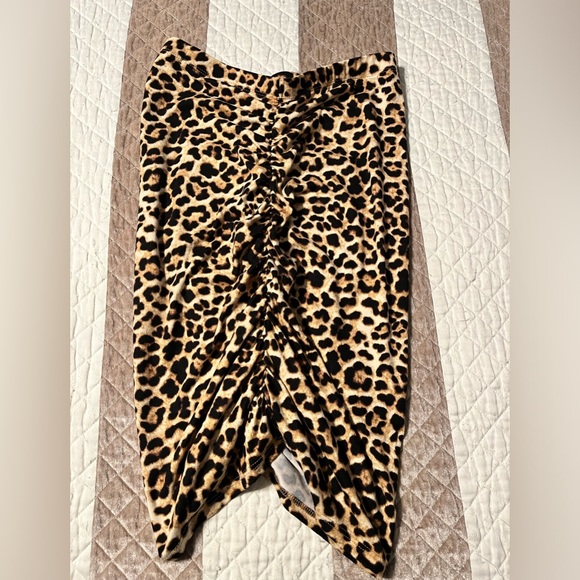 AQUA Cheetah Print Mini Ruched Skirt. Only worn once. Size S - Picture 4 of 5